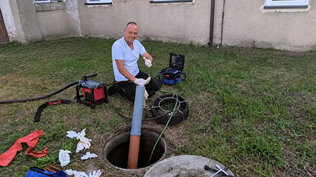 Ile kosztuje udrażnianie rur? Od czego zależy cena usługi